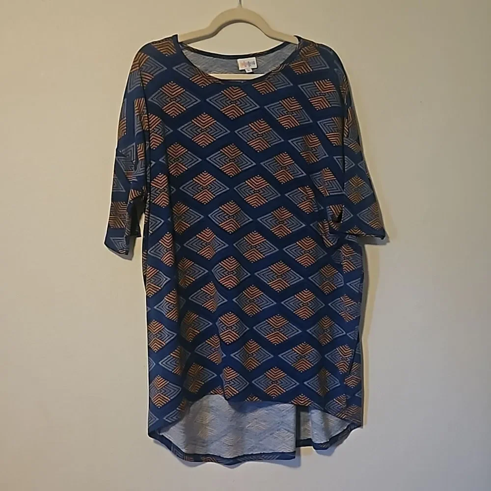 LULAROE WOMAN TUNIC TOP L